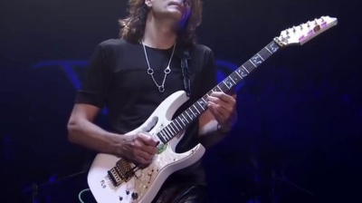 前后 - Steve Vai-史蒂夫范（细腻演奏）Whispering a prayer