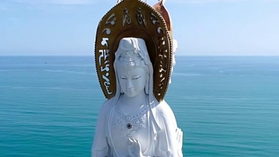 英荣音乐 - 一首好听的佛歌带给大家，希望大家都能得到菩萨保佑！