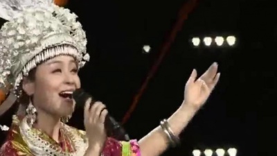 爱似糖果 - 阿幼朵演唱《欢歌唱起来》宛转悠扬，甜如浸蜜