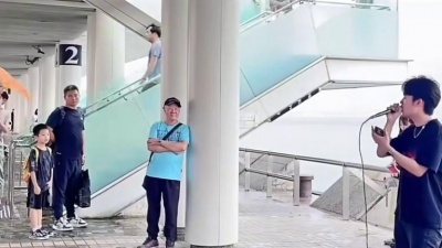 失落的灵魂 - 香港街唱《赤伶》！戏腔一出吸引众人驻足
