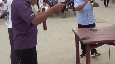 一剑叶飘 - 唢呐女团长亲自上阵，演奏豫剧《秦雪梅吊孝》，听得众人伤心落泪