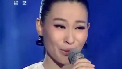 茶色玫瑰 - 曹芙嘉演唱《阳光总在风雨后》让人难忘，果然好听