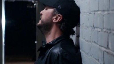 Luke Bryan - Light It Up
