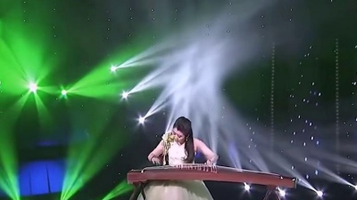 安小乐 - 美女老师张璐古筝独奏《江南》，天籁之音！