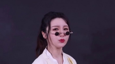 十三亿少女的尖叫 - 风儿轻月儿明