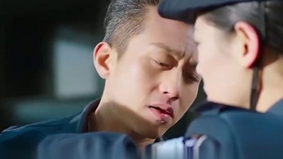 袖珍妈妈逗乐 - 伍思凯演唱《特别的爱给特别的你》，还是金典老歌听起来有滋味