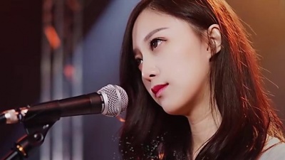 赵小倩 - 美女翻唱毛不易《消愁》感悟人生，唱出所有人的心声！