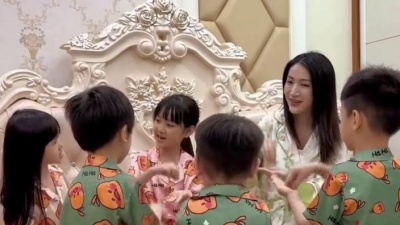 金霏-珍星愛妮 - 星光游乐园丨热歌金曲〖花园种花〗挖呀挖呀挖 亲子版