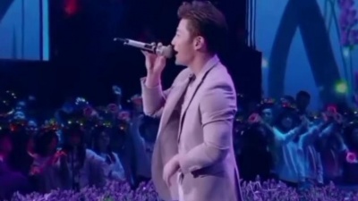 吖华 - 嗨唱转起来 许绍洋帅气嗨唱《幸福的瞬间+花香》完整版