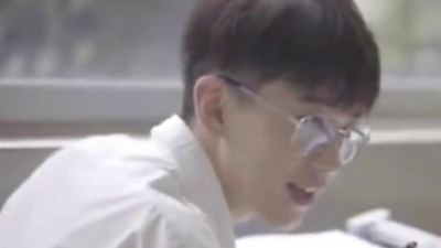 999347298 - 耳朵怀孕了 高颜值小哥哥 费启鸣《小幸运》MV