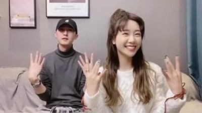 南钧儿 - 今天我们来科普一下鸭的种类，小黄鸭丑小鸭唐老鸭我好想你鸭#手势舞 #1234 @霍宇宸