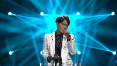 薛薛小姨Una - #华研国际全线回归#周定纬深情演绎歌曲《预感》，平静的声音最能安抚人心！