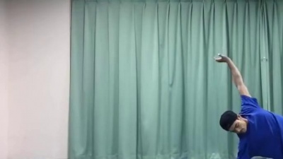 诗酒醉红颜 - 【教程】-如何在4分钟学会托马斯回旋，成为一个breaking 舞者！