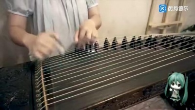 Mzi梅子 - 古筝版《千本樱》小姐姐手速令人惊叹！