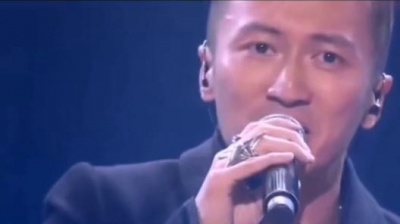 默默 - 如果用金钱能买回昨天，绝不会让你我各走一边