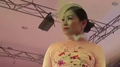 长城影视 - 周桃桃《冰菊物语》醉中回眸确见伊人和羞走，马上墙头皆随水东流！