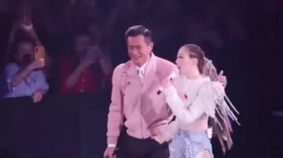 北念情书 - 默契是表达情感最恰当的方式 郑秀文 古天乐经典合唱默契 #演唱会 #神级现场 #音乐分享 #默契