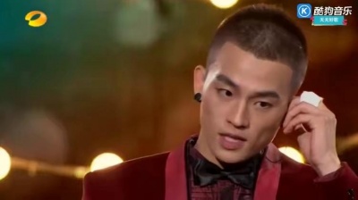 天天好歌 - 欧豪2013快乐男声表演合集一曲《爱的代价》惊艳四座，痞帅痞帅