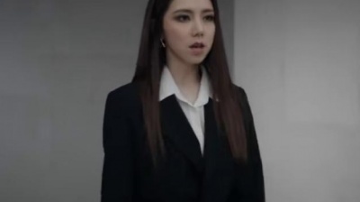 娱九叔 - 孤独是自己面对画展，只有你知道画中的人是自己。孤独是画中的人