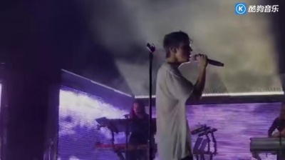 Troye Sivan - Swimming pools (Live)