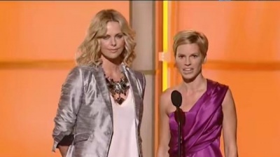 Beyoncé、Natasha Bedingfield、Carrie Underwood、Ashanti、Rihanna、Fergie、Ciara、Mary J. Blige、Miley Cyrus、Nicole Scherzinger、Keyshia Cole、Leona Lewis、artists stand up to cancer、Mariah - JUST STAND UP!