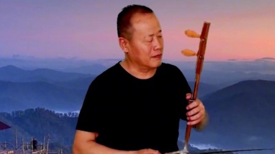 咖啡浓情 - 用最美的琴声歌颂毛主席，《高楼万丈平地起》板胡版，接地气的歌