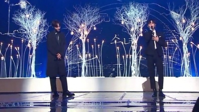 小紧张的虫虫 - #2018KBS歌谣大祝祭# Roy Kim和 Wanna One成员金在奂合作带来经典曲目《少女》~