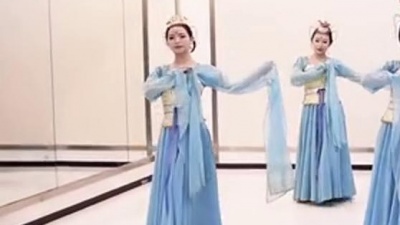 臭小子 - 【单色舞蹈】古典水袖舞《佳人曲》