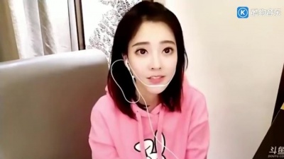 黄金米 - 冯提莫出差中翻唱《情深深雨蒙蒙》，