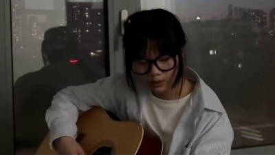 刘了个博主呀 - 今天在班会上表演的刘森的《深海》