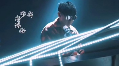 糗事bot - 林俊杰超好听音乐会现场《裹着心的光》#林俊杰 #音乐 #音乐现场 #林俊杰演唱会