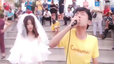 如果 - 王亮一首《用心爱你你不懂》好听，很有味道的歌！