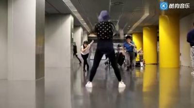 Justin Bieber(贾斯汀·比伯) - Push It (Believe Tour Crew)