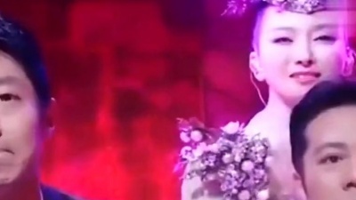 509004557 - 美女主持董卿演唱《当你老了》，温柔声线，太好听了！
