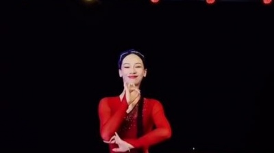 传媒小娱 - 葡萄架下的篝火，羊肉串味儿有没有 #舞蹈 #民族风 #广场舞