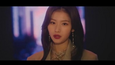 服饰博主 - 出演Kobukuro《毕业》MV中的TWICE SANA