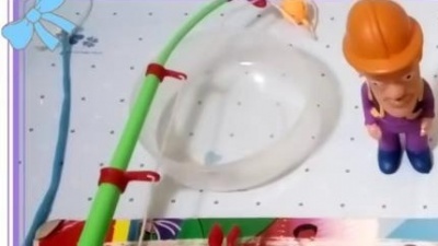 少儿节目精编 - 熊出没之熊大熊二光头强玩钓鱼玩具