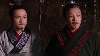 风干了忧伤 - 白起以血铸剑，让嬴驷开了眼界，新兵魏冉 暴打嬴驷 #大秦帝国之纵横 #白起 #嬴驷 #张仪#喻恩泰 #富大龙
