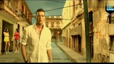 Armin van Buuren、DJ Shah、Chris Jones - Going Wrong