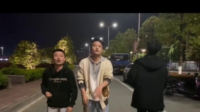 成一皮 - 《别无所求》人生短暂，有人陪你疯才是完美