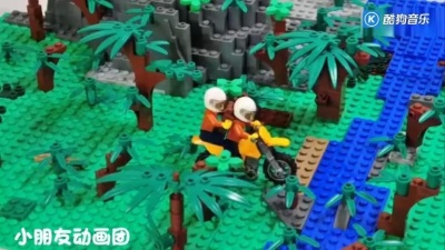 汽车总动员 - 乐高积木动画片一群工人在忙碌工作什么呢