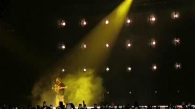欧美大拿 - Post Malone联手Swae Lee最新伦敦演唱会表演《Sunflower》