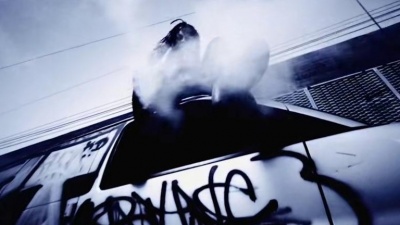 OmenXIII、Travis Barker - LIVE FAST DIE SLOW