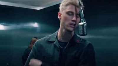 Machine Gun Kelly - Hollywood Whore