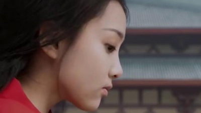 如初见 - 闻人听書《衣带渐宽》君知否思念深深锁清秋，人影瘦风细独饮苦酒