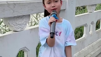 面妹孔佳奇 - 一边活着一边吃苦