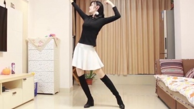 小呆瓜 - 一首好听的歌曲 火热的新疆 编成广场舞美美哒,7个月前