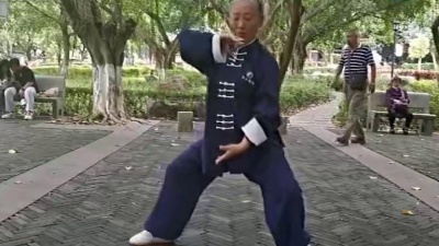 罗志芬 - （武当太乙游龙拳）
  展演  孔祥兰老师