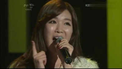 DAVICHI (다비치) - 爱情和战争 KBS1 现场版