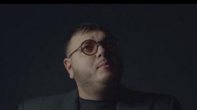 Leo De La Kuweit、Manele VTM - Afară ninge